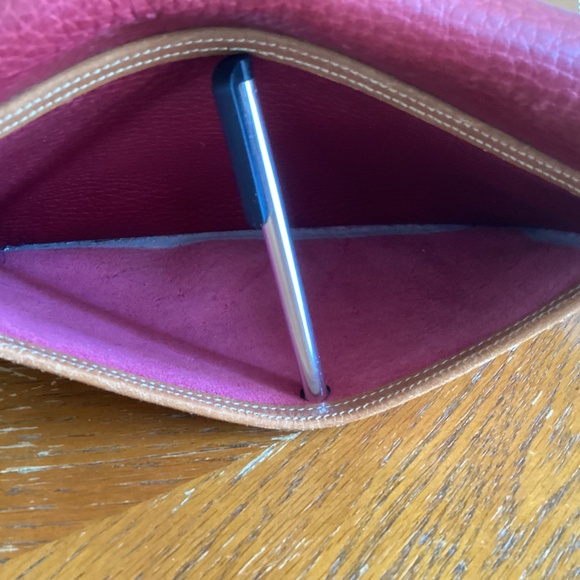 VINTAGE DOONEY & BOURKE DEEP BURGUNDY WITH BROWN  PEBBLED LEATHER SHOULDER BAG - Picture 5 of 14